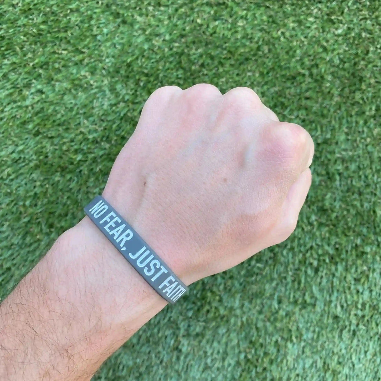 NO FEAR, JUST FAITH Wristband kaufen - Elite Athletic Gear Armbänder - Fitness Onlineshop
