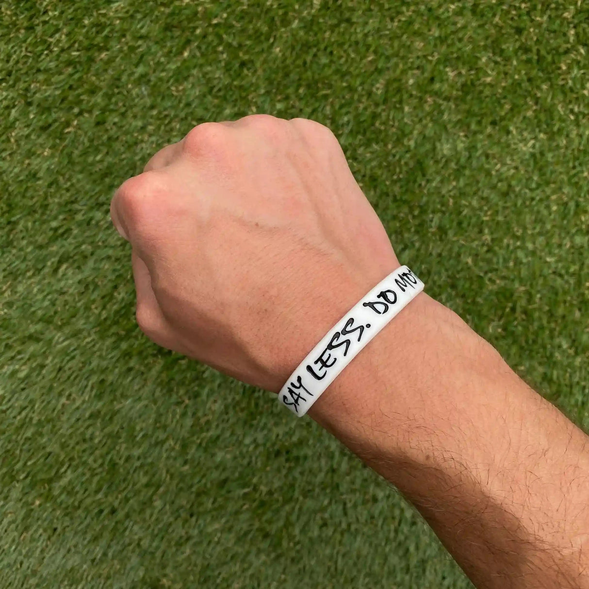 SAY LESS. DO MORE. Wristband kaufen - Elite Athletic Gear Armbänder - Fitness Onlineshop