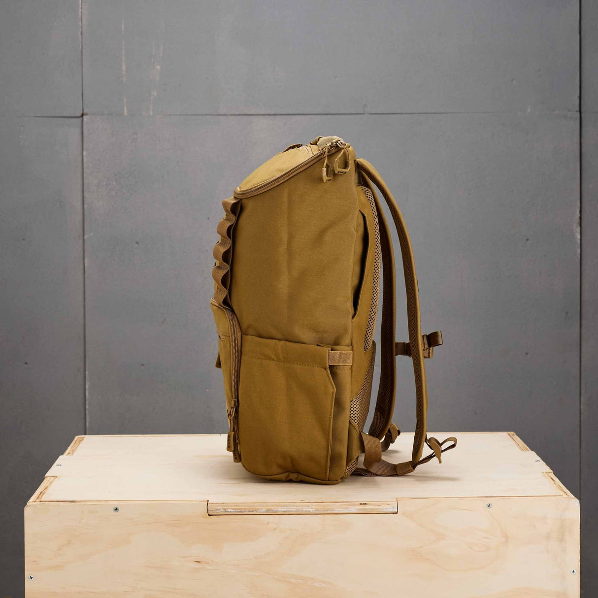 Buy the King Kong Bags King Kong CORE Backpack Sand 25L at HighPowered.ch