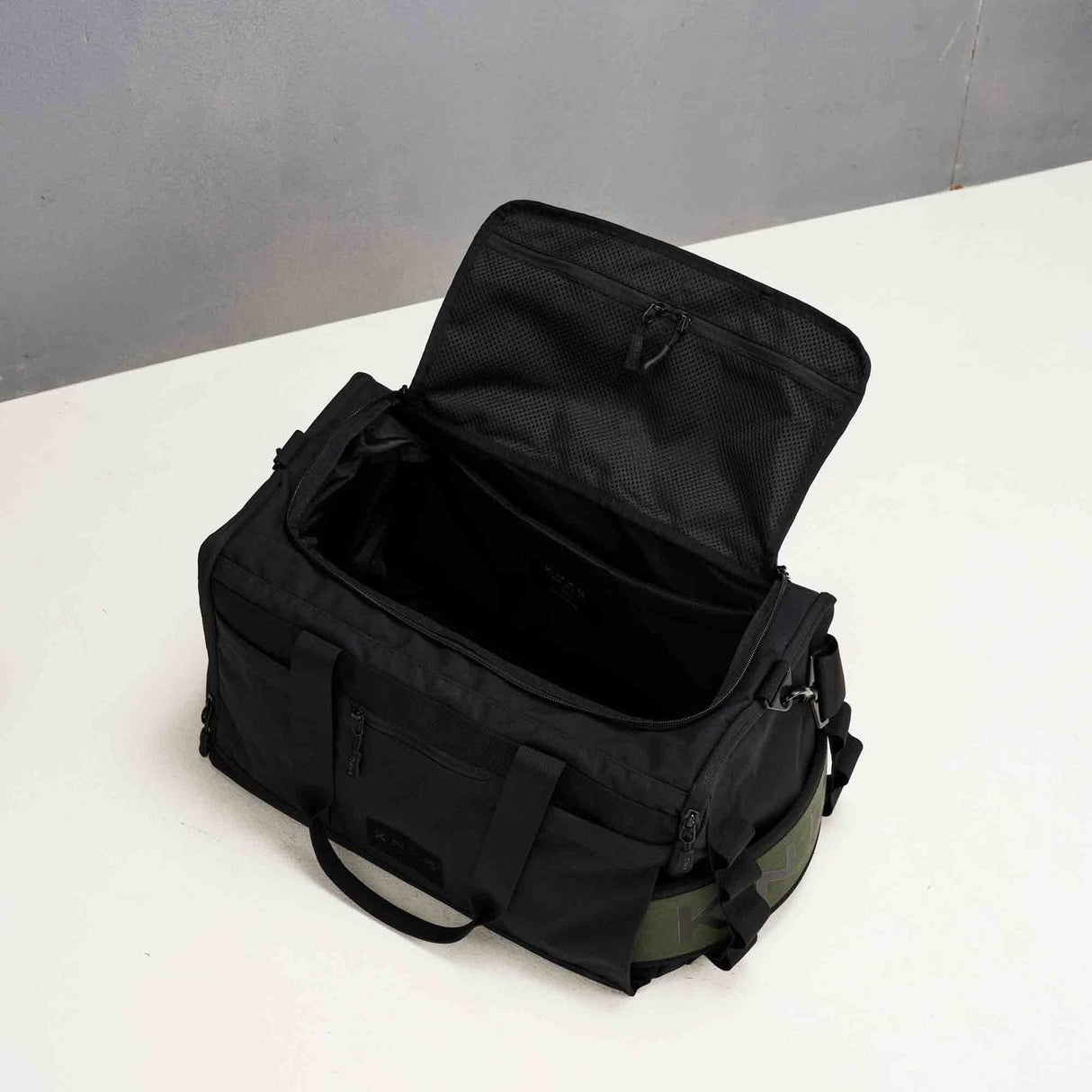 Buy the King Kong Bags King Kong CORE35 Duffel Bag (35L) in Black at HighPowered.ch