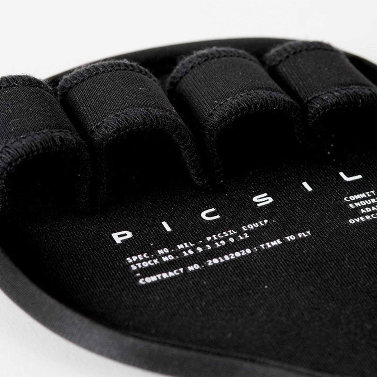Achetez les picSil Gym Pads (poignées en néoprène à 4 trous) noir-rose sur HighPowered.ch