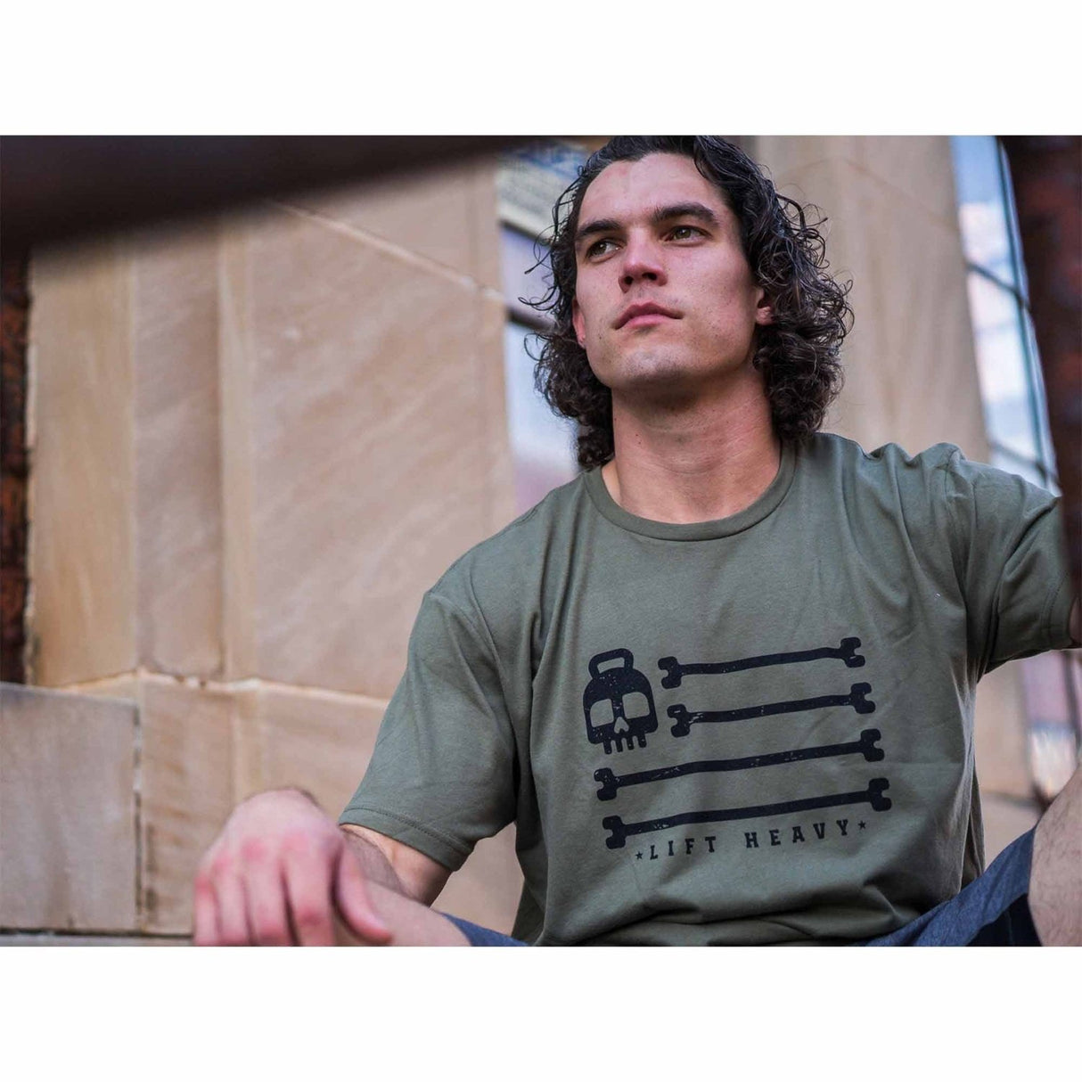 2POOD Lift Heavy Flag T-Shirt Olivegrün kaufen bei HighPowered.ch