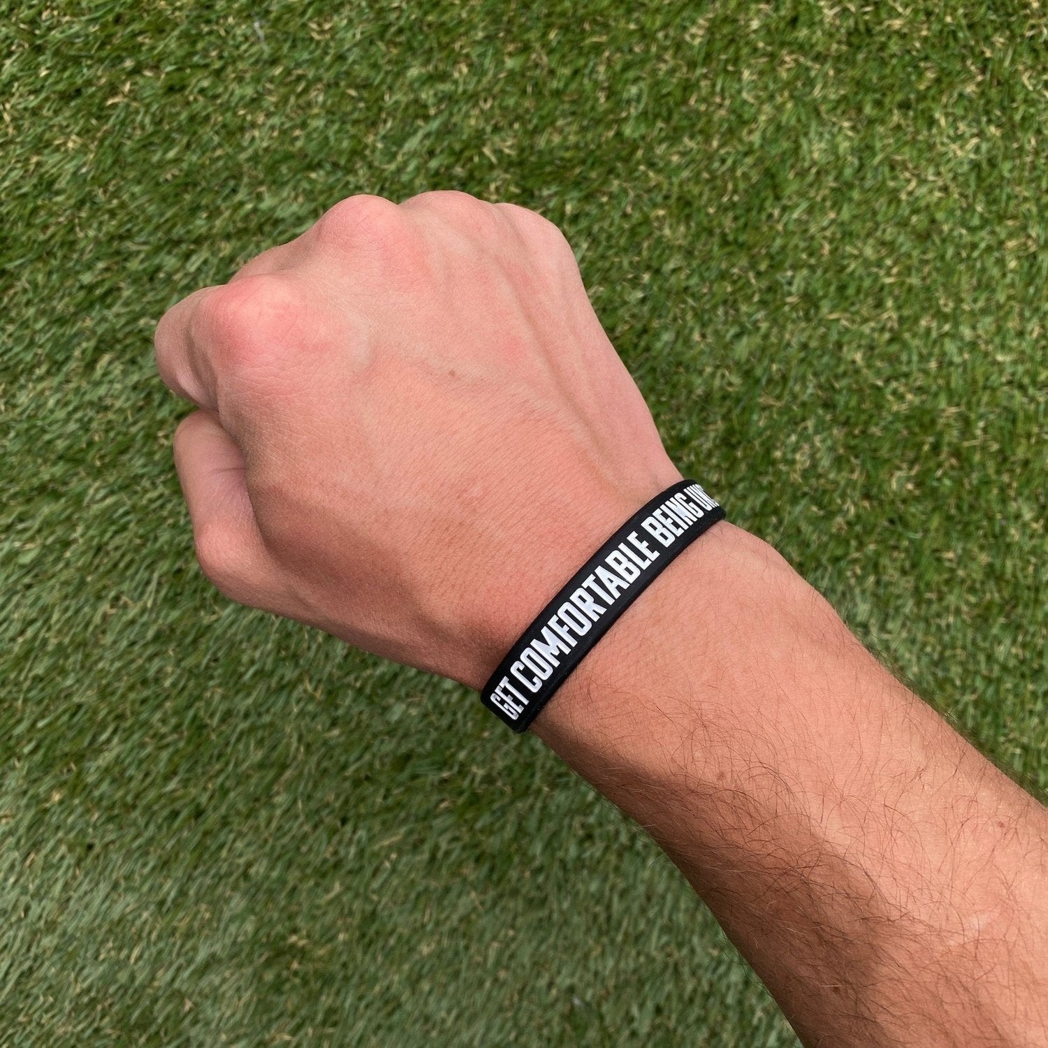 Elite Athletic Gear GET COMFORTABLE BEING UNCOMFORTABLE Wristband XL (9") kaufen bei HighPowered.ch