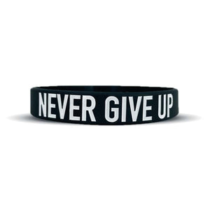 Elite Athletic Gear NEVER GIVE UP Wristband kaufen bei HighPowered.ch