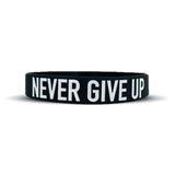 Achetez le bracelet Elite Athletic Gear NEVER GIVE UP XL (23 cm) sur HighPowered.ch