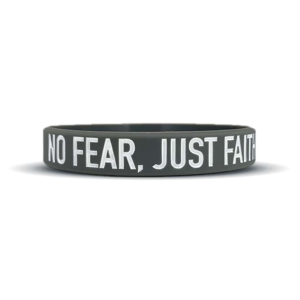 Elite Athletic Gear NO FEAR, JUST FAITH Wristband kaufen bei HighPowered.ch