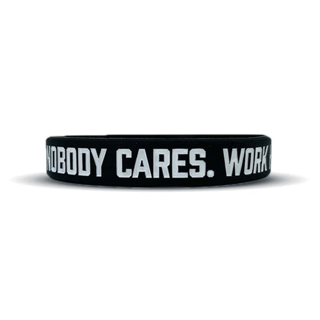 Elite Athletic Gear NOBODY CARES. WORK HARDER. Wristband kaufen bei HighPowered.ch