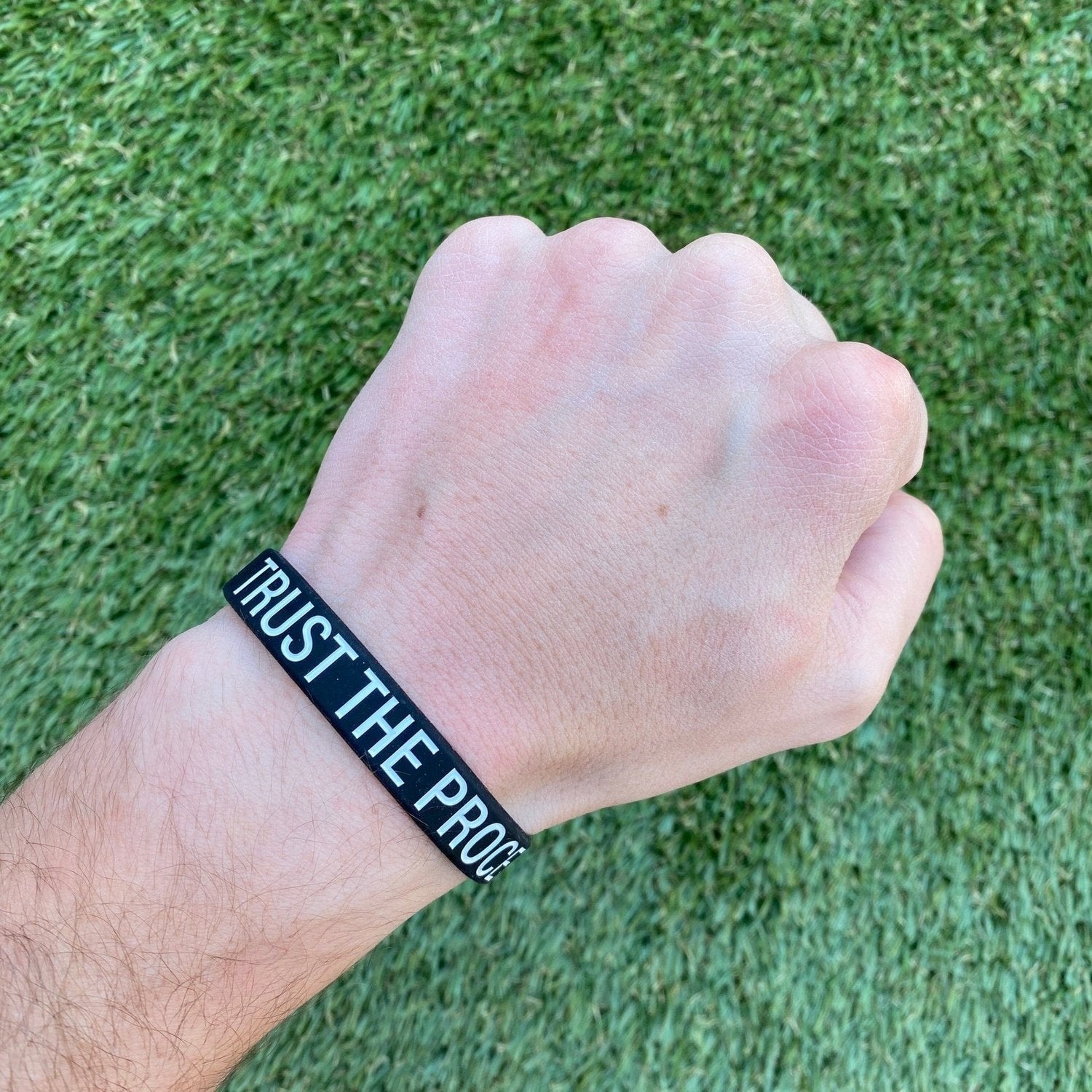 Elite Athletic Gear TRUST THE PROCESS Wristband XL (9") kaufen bei HighPowered.ch