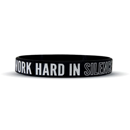Elite Athletic Gear WORK HARD IN SILENCE Wristband kaufen bei HighPowered.ch