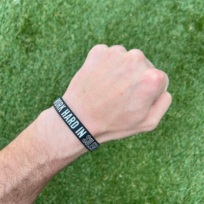 Elite Athletic Gear WORK HARD IN SILENCE Wristband XL (9") kaufen bei HighPowered.ch