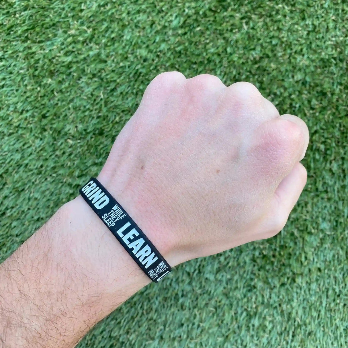GRIND LEARN LIVE Wristband kaufen -  Elite Athletic Gear Armbänder  - Fitness Onlineshop