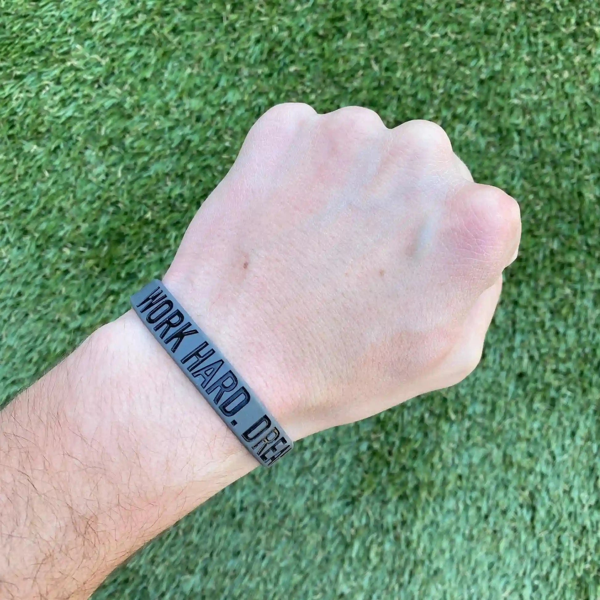 WORK HARD. DREAM BIG. Wristband kaufen -  Elite Athletic Gear Armbänder  - Fitness Onlineshop