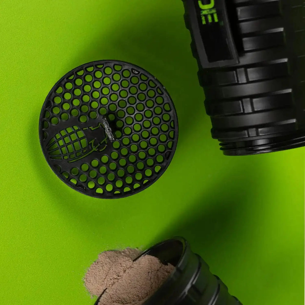 Grenade Grenade Shaker mit Aufbewahrungsfach (600 ml) Schwarz kaufen bei HighPowered.ch