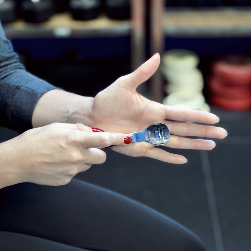 Achetez le kit de râpe à callosités HighPowered avec lime et 10 lames de rechange sur HighPowered.ch