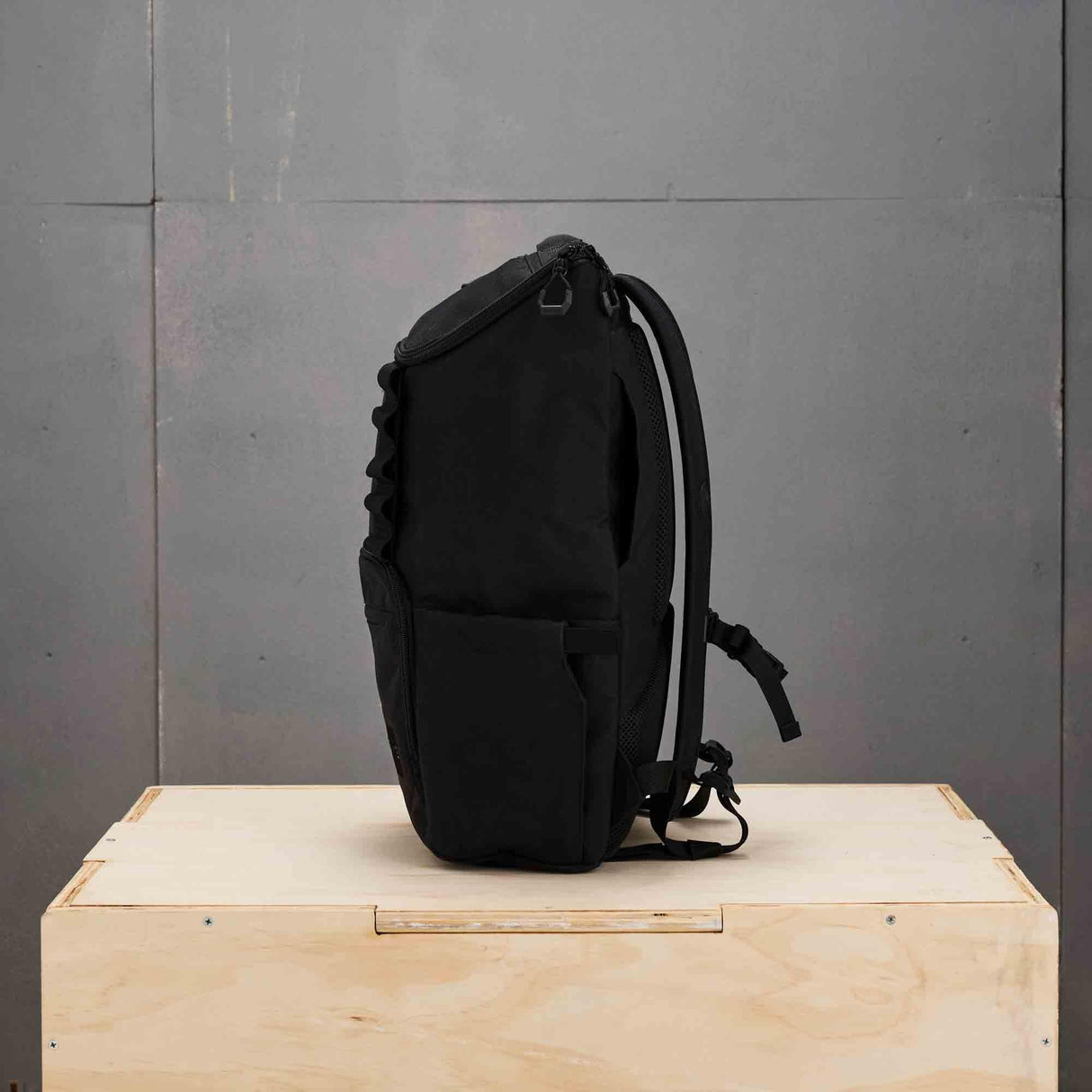 Buy the King Kong Bags King Kong CORE Backpack (Black, 25L) at HighPowered.ch